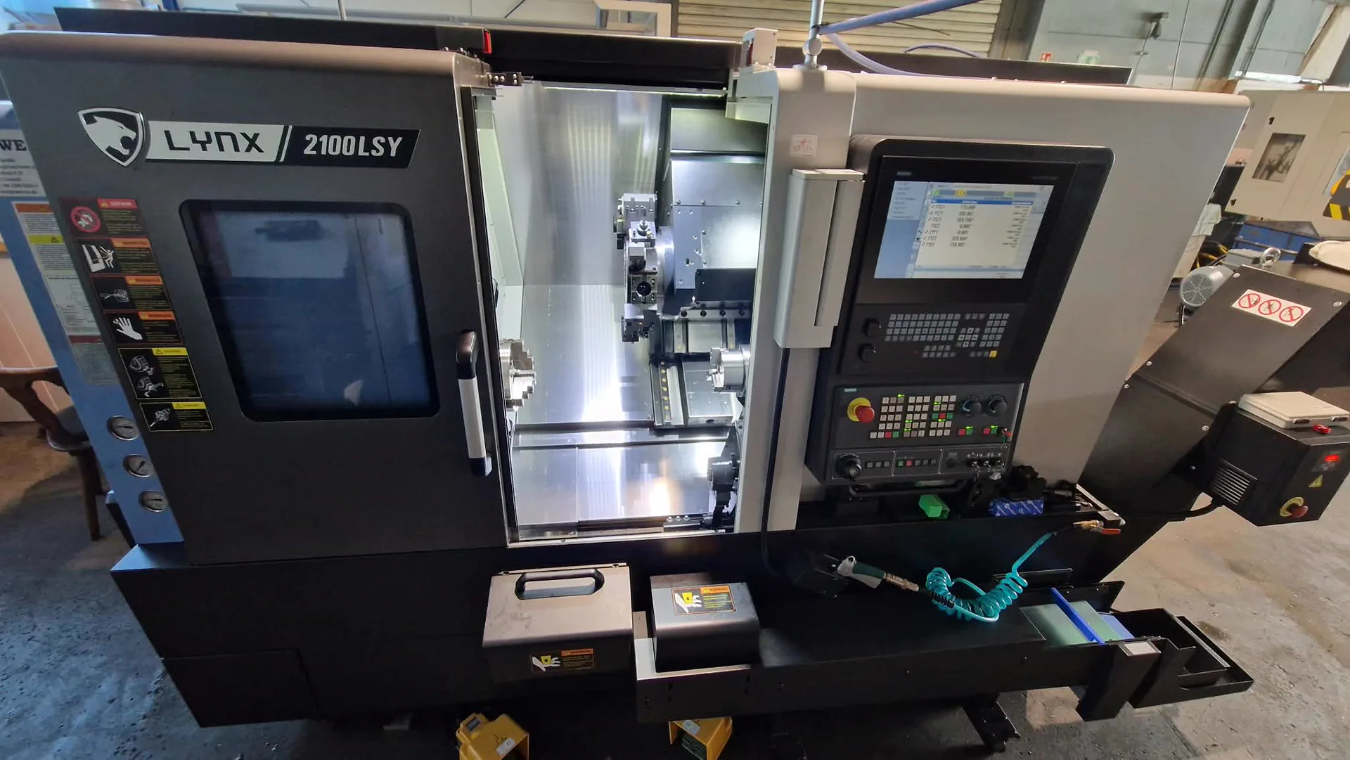 DN Solutions LYNX CNC-Drehmaschine bei KMZ CNC in Halver